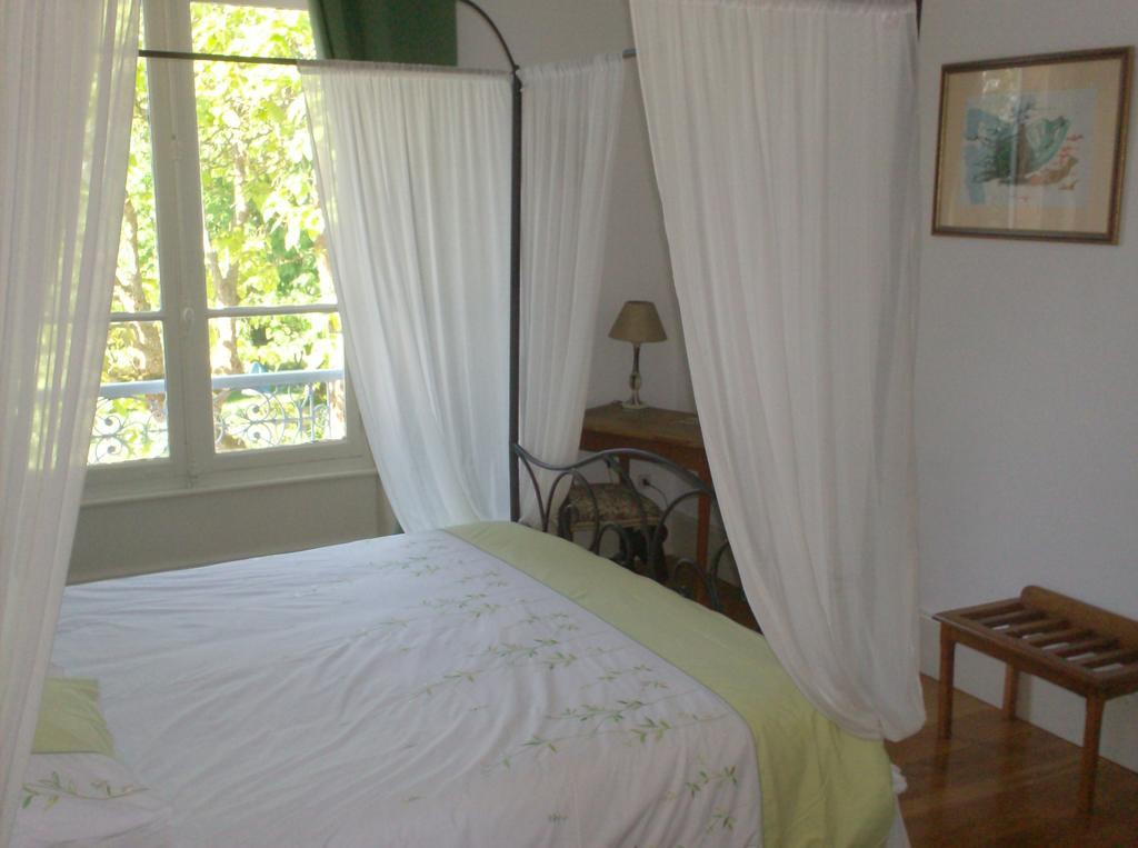 L'Echauguette Isserpent Bed & Breakfast Phòng bức ảnh